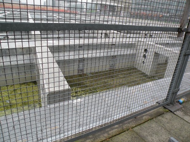  détail du chantier de couverture des voies ferrées allant à la gare d'Austerlitz 
